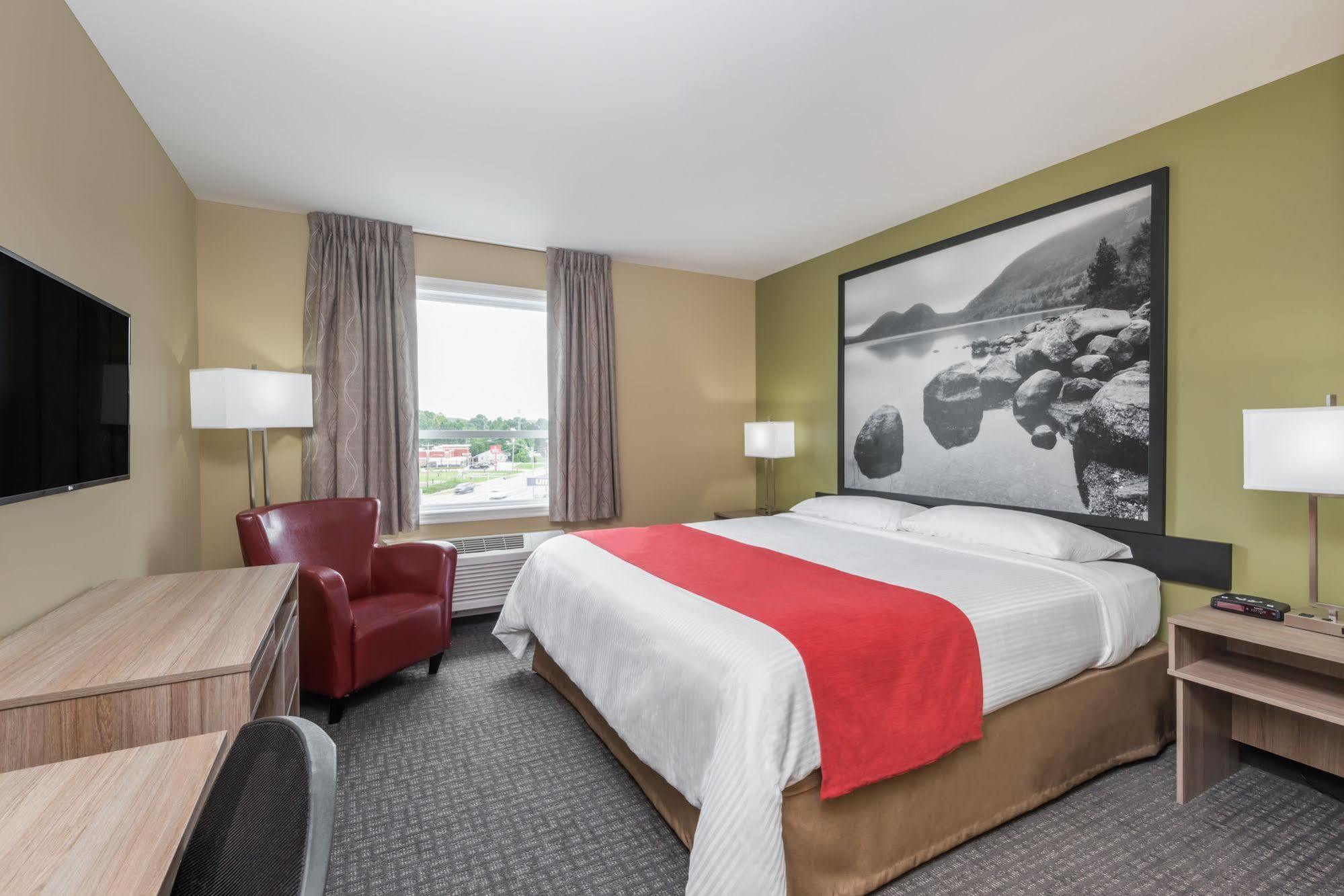 Super 8 By Wyndham Mont Laurier Otel Dış mekan fotoğraf