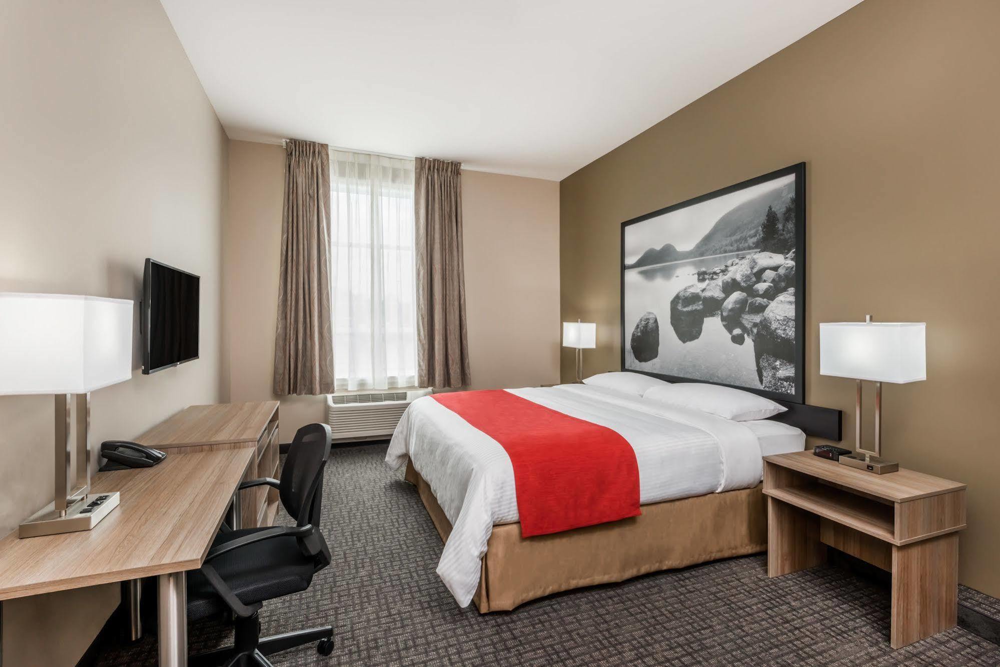 Super 8 By Wyndham Mont Laurier Otel Dış mekan fotoğraf